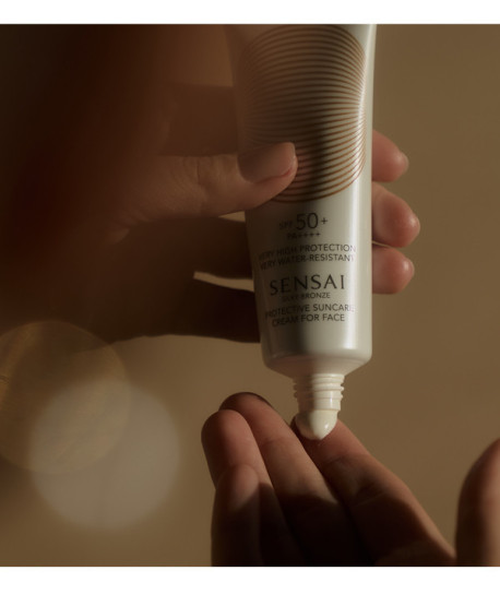 SILKY BRONZE PROTECTIVE SUNCARE CREAM FOR FACE 50+