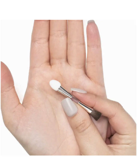 EYESHADOW DUO APPLICATOR