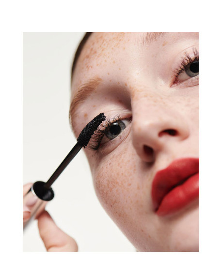 HIGH IMPACT ZERO GRAVITY MASCARA