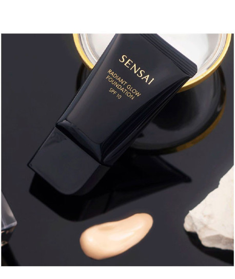 RADIANT GLOW FOUNDATION