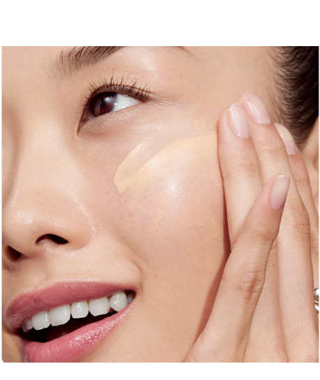 EVEN BETTER CLINICAL VITAMIN MAKEUP SPF50